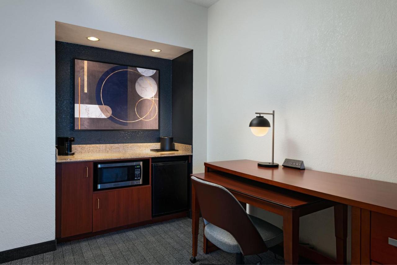 Courtyard By Marriott Dallas Plano Parkway At Preston Road Exterior foto